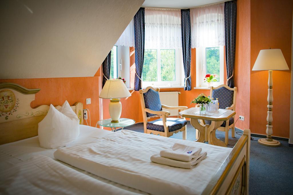 Hotel & Restaurant Waldschloesschen Kyritz Exterior foto